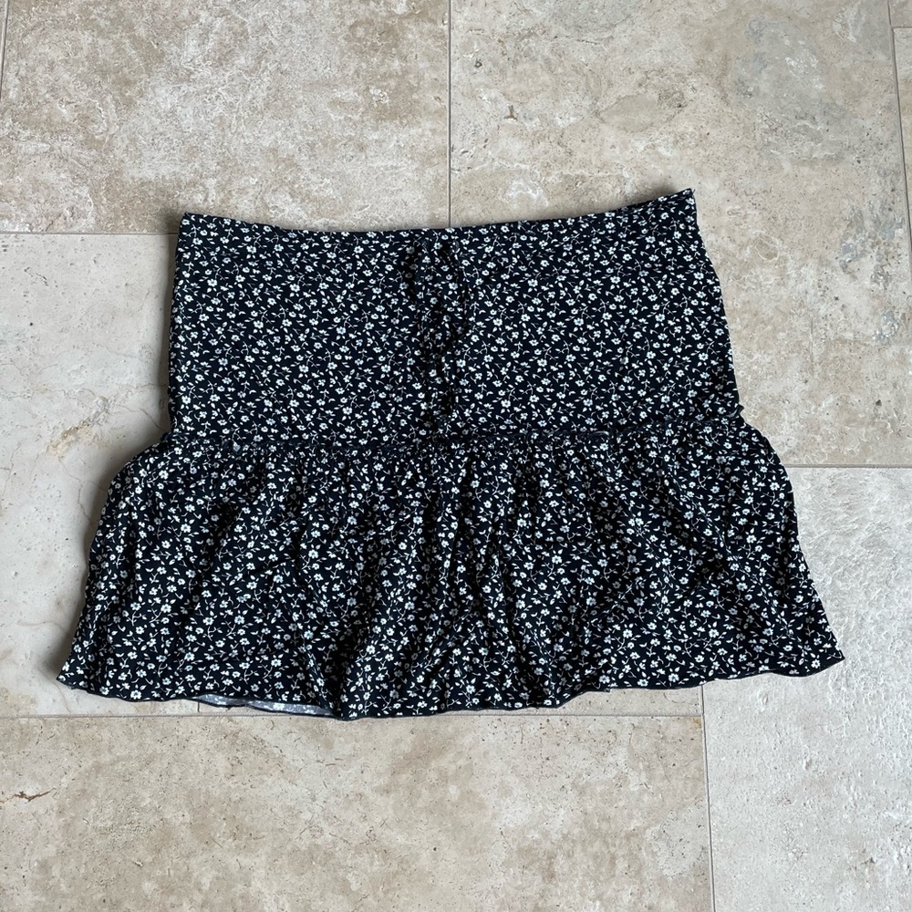 Brandy Melville Skirt | Black w/ flowers | One Size Fits All